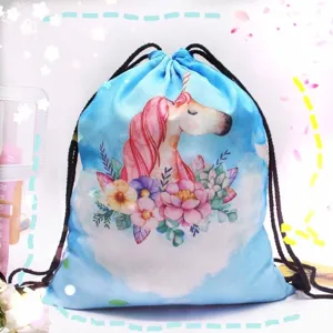 Sacca blu con coulisse e stampa digitale 3D di unicorno e fiori per conservazione