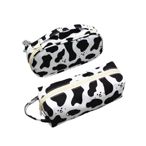 Tweedelige set etuis en cosmetische tassen met koeienprint en handvatten
