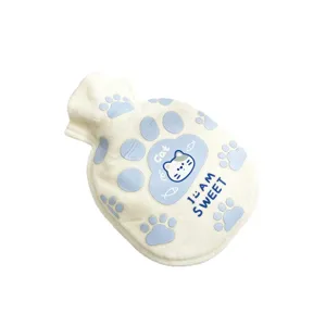 Borsa dell'acqua calda in peluche bianco con zampe di gatto blu e disegno gattino