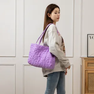 Purple quilted flower tote bag worn on shoulder, large capacity fashion handbag for autumn winter.