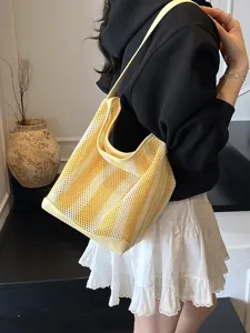 Elegante bolso de malla hueca a rayas amarillas y blancas para playa y viajes