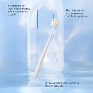 Detalle de cepillo de dientes con cerdas de alta densidad y diseño ergonómico