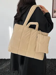 Grote beige gewatteerde puffer draagtas voor dames met een bijpassend etui en veel opbergruimte