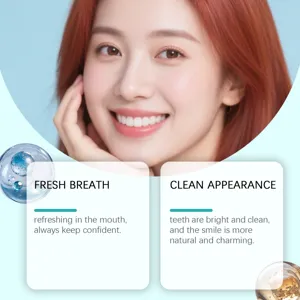 Gros plan d'une femme souriante aux dents blanches pour mousse de nettoyage.