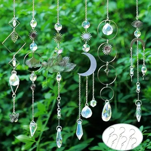 Set aus verschiedenen Kristall-Sonnenfängern mit Mond- und Sonnenmotiven für die Deko.