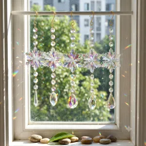 Cristallo Fiocco di Neve Acchiappasole Appendiabiti Ornamento Prisma Creatore di Arcobaleno Finestra Casa Natale Decorazione Regalo