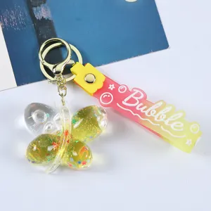 Detailansicht eines Acryl-Schmetterlings-Schlüsselanhängers mit Glitzer und Bubble-Band