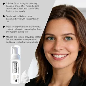 Détail montrant la texture de mousse dentifrice et le flacon pompe à pression