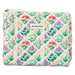 Grande borsa trucco trapuntata floreale con etichetta 'the jolly house' su sfondo bianco
