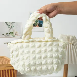 Bolso de mano plisado de burbujas blanco crema con cremallera para mujer moderna