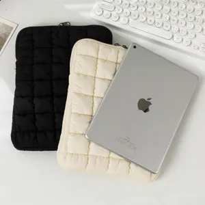 Minimalistische gesteppte Cloud-Laptoptasche für iPad und Tablet-Speicher mit silbernem iPad
