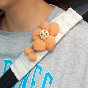 Niedlicher Blumen Auto Sicherheitsgurt Schutz in Orange und Weiß für Komfort