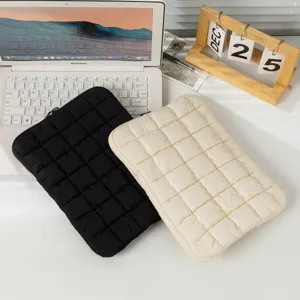 Gesteppte Puffer-Laptophülle in Schwarz und Beige für Tablets