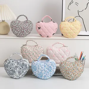 Gesteppte Herzförmige Kosmetiktasche Süße Blumen Karierte Schleife Make-up Aufbewahrung Reisezubehör Tasche Für Damen