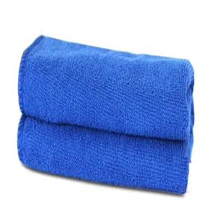 Detailansicht eines blauen Mikrofaser-Haustierhandtuchs mit weicher, saugfähiger Textur