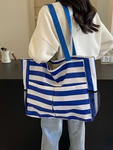 Große stylische blau-weiß gestreifte Tragetasche ideal für Strandurlaub und Einkaufsbummel