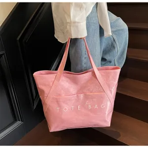 Detailansicht einer stilvollen rosa DuPont Papier-Tragetasche mit TOTE BAG Aufschrift.