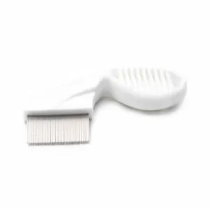 Vue détaillée d'un peigne professionnel anti-puces avec manche blanc ergonomique