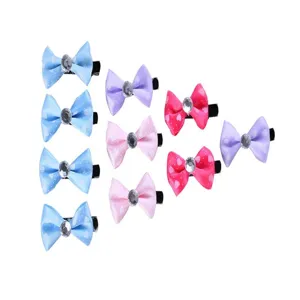 Détails des nœuds papillon pour animaux avec motifs de cœur et accents de strass
