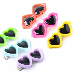 Set de 6 pinzas para el pelo con forma de gafas de sol de corazón para perros y gatos
