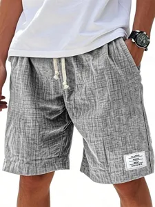 Vue detaillee de short gris texture pour homme avec cordon de serrage et etiquette woven.