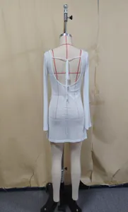 Robe de plage longue dos nu unie pour femme vêtement d'été élégant et très tendance.