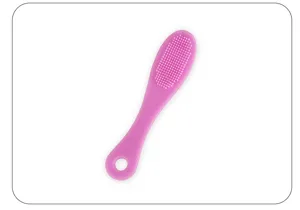 Roze siliconen tandenborstel voor katten en honden, detail van de reinigingsborstelharen