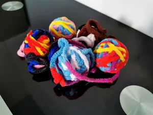 Palline di lana colorate per gatti in morbida ciniglia con una lunga coda da gioco