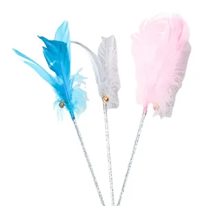 Set di 3 bacchette per gatti con piume colorate, bastoncini glitter e campanellini