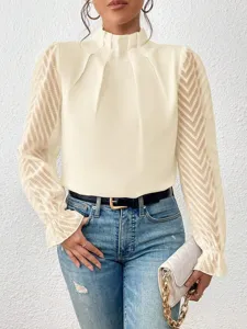 Gedetailleerd overzicht van de chiffon blouse met opstaande kraag en transparante mouwen.