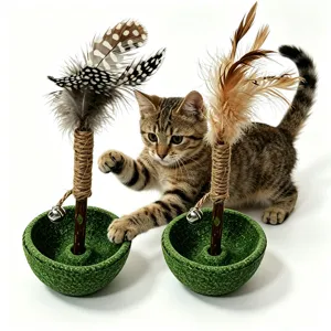 Giocattolo interattivo in piuma per gatti con campanello e bastone in sisal per gattini.