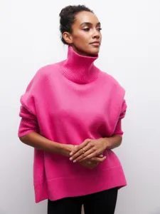 Pull col roulé oversize rose vif pour femme, pull en tricot doux à manches longues.