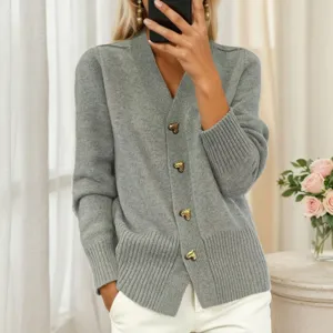 Cardigan de punto de manga larga con cuello en V para mujer con botones de corazón.