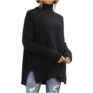 Gemütlicher oversized schwarzer Rollkragenpullover mit Fledermausärmeln und Rippstrick.
