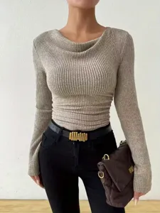 Geribbelde trui met lange mouwen top detail, slanke pasvorm, casual herfstkleding voor dames.