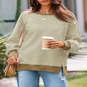 Gedetailleerd overzicht van casual gestreepte Waffle knit damestrui met lange mouwen.