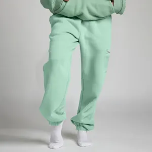 Set felpa con cappuccio e pantaloni in pile verde menta, comodo loungewear invernale.