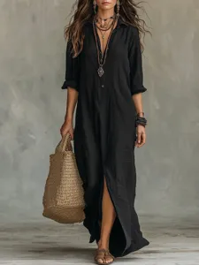 Schwarzes Maxi-Hemdblusenkleid Detail mit vorderem Schlitz, langen Ärmeln im Boho-Look.