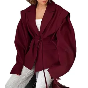 Femme élégant blazer bordeaux avec ceinture à la taille épaulières veste chic de bureau