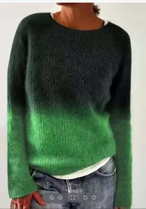 Gradient round neck knitted sweater, loose and comfortable casual pullover for women.