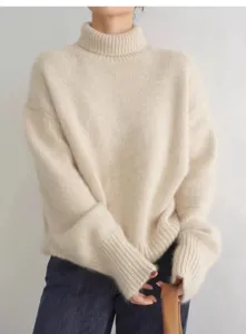 Pull à col roulé épais et douillet, texture de tricot doux avec finitions côtelées.