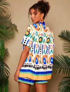 Tropischer Print Kurzarmhemd und Shorts Zweiteiler Mode Outfit Stil Detailansicht