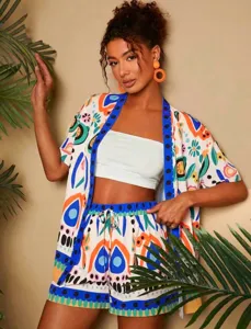 Tropischer Print Kimono Cardigan und Shorts Detailaufnahme, ideal für Sommerurlaub.