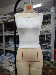 Λευκό crop top με τετραγωνικό λαιμό και φουσκωτά μανίκια για γυναίκες στυλάτο