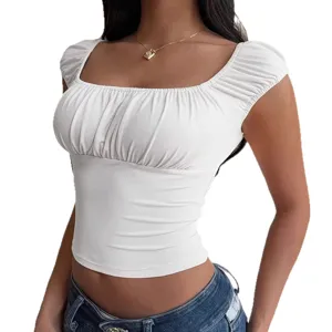 Top court blanc col carré froncé pour femme t-shirt élégant manches courtes tendance mode.