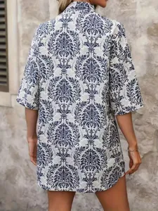 Schicke blau-weiße Damast-Print Kurzarm-Tunika, elegantes Urlaubs-Sommer-Oberteil.