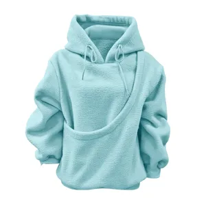 Hellblaue Fleece Kapuzen Hoodie Detail, weicher Plüschstoff, kuscheliger Pullover, bequeme Passform.