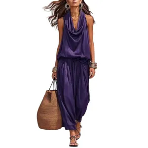 Ensemble deux pièces haut sans manches drapé violet et pantalon casual pour femme élégante.