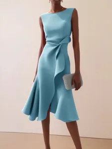 Elegantes hellblaues ärmelloses Midikleid für Damen, stilvoller Rundhalsausschnitt Party.
