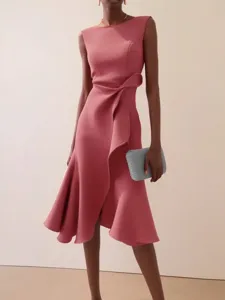 Ärmelloses einfarbiges Midi-Kleid mit Rundhalsausschnitt für Damen, elegante Abendrobe.